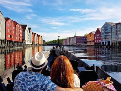 Copy of couple frøya river houses blue sky food